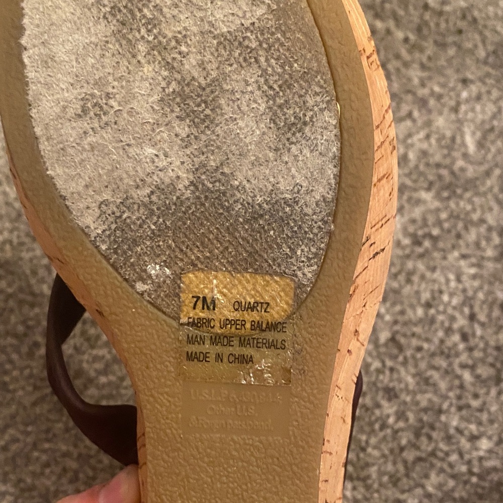 Rampage Dark Brown and Gold Flip-Flops - Picture 5 of 6